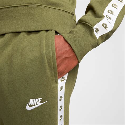 nike trainingsanzug herren oliv|Nike Sportswear Sport Essentials Fleece Trainingsanzug Herren .